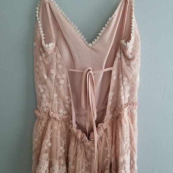 Lace Dress - Picture 4 of 4